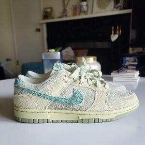 Womens Nike Dunk Low Olive Aura Size 6.5